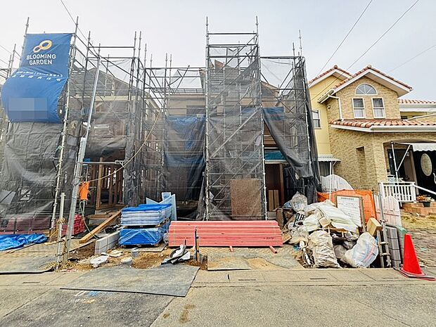 幹線道路から1本入った現地は、想像以上に静かに感じられます。