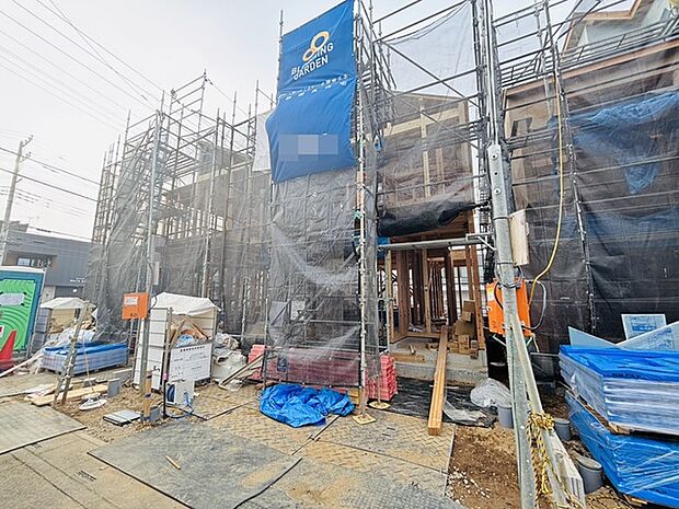 幹線道路から1本入った現地は、想像以上に静かに感じられます。