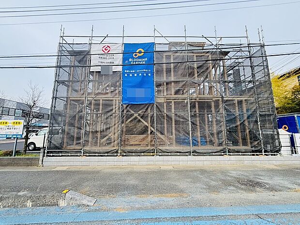 角地につき、開放感に恵まれる住居がここに。