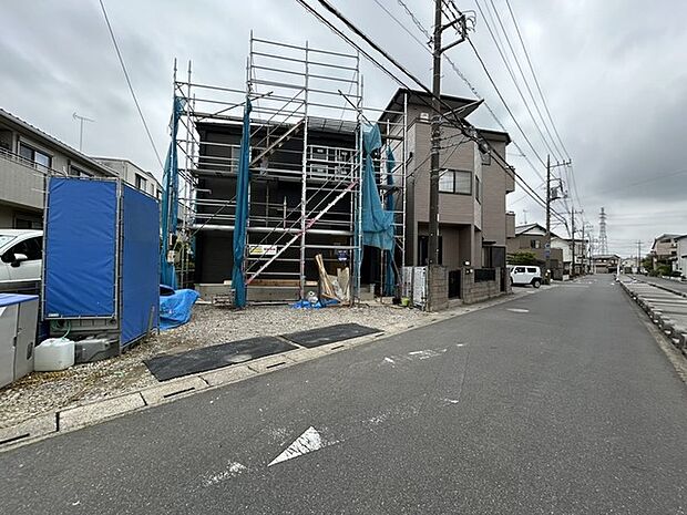 幹線道路から1本入った現地は、想像以上に静かに感じられます。