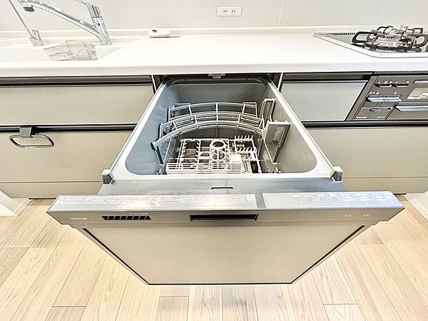 後片付けもラクラク、食器洗乾燥機付き。 