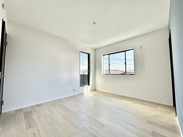 住宅街の2階南向きのお部屋です。日当たりはご覧のとおり。 