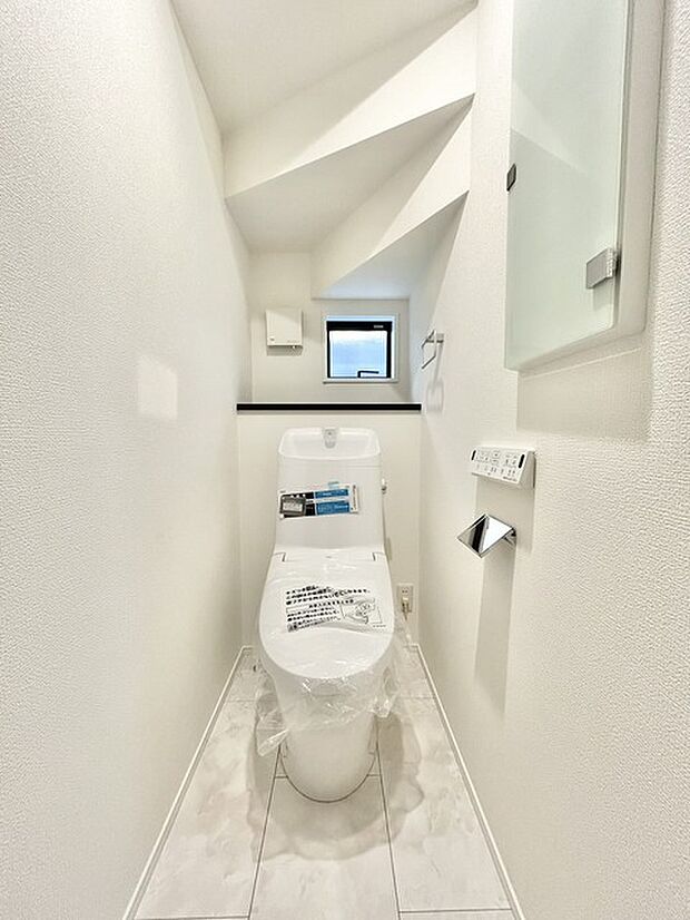注目度の高いお手洗い。ちゃんとウォシュレット機能ついてます。 