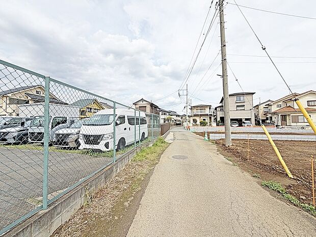 車の通りも少ない閑静な住宅地。子育てにも、第二の人生にも。