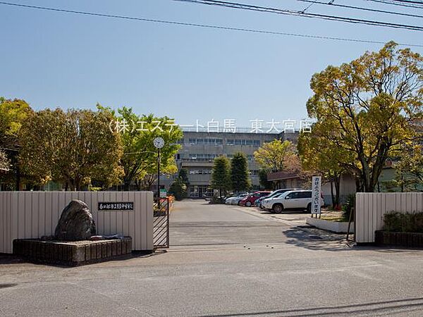 春日部市立緑中学校（1180m）