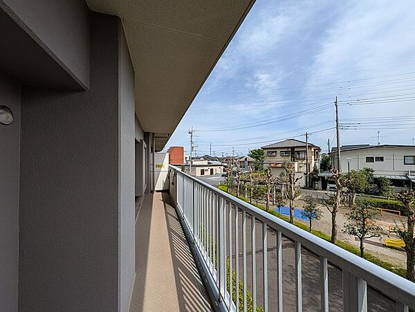 ゆとりの広さを確保したバルコニー。お布団を干すのも、この広さならラクラク。