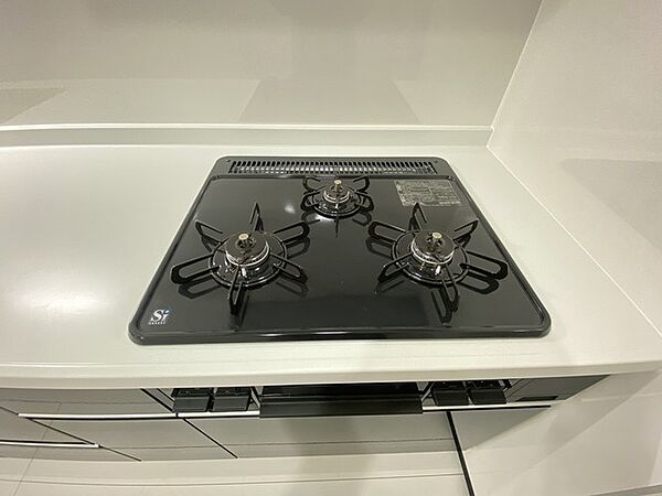 3口のガスコンロで、お料理はよりスピーディーに。