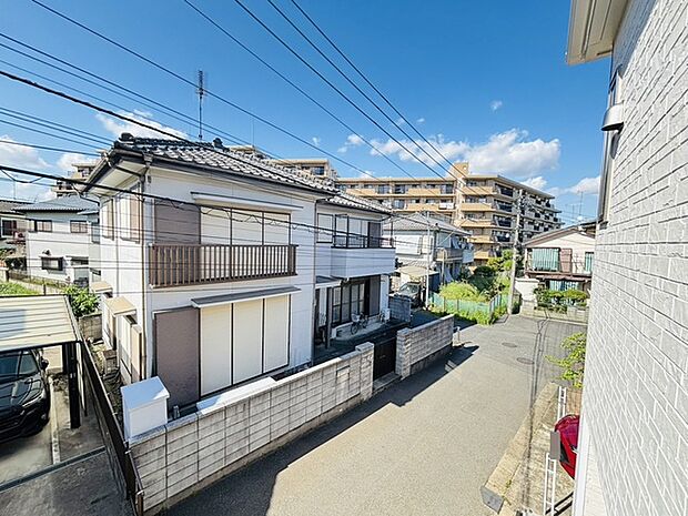 車の通りも少ない閑静な住宅地。子育てにも、第二の人生にも。