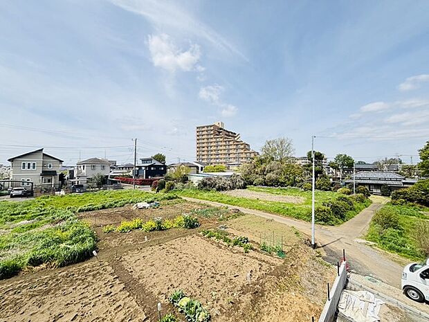 車の通りも少ない閑静な住宅地。子育てにも、第二の人生にも。