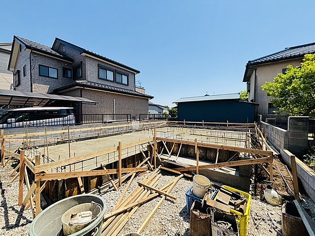 車通りの少ない閑静な住宅地、のびのびした子育てに適します。