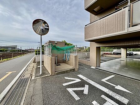 マンション敷地内のゴミ置き場