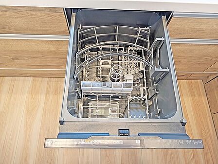 後片付けもラクラク、食器洗乾燥機付き。