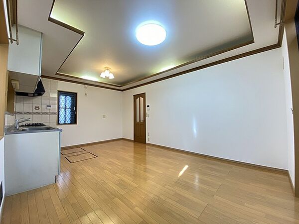 天井高を高くするための一工夫、折り上げ天井。開放感に包まれます。