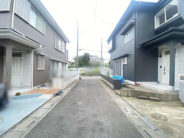 幅員こそやや狭くても、その分交通量が少なくて安心。