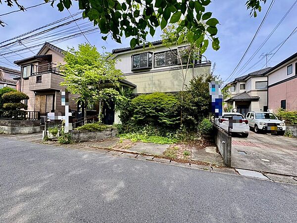季節のお花を少し楽しむくらいなら、このお庭で十分かも。