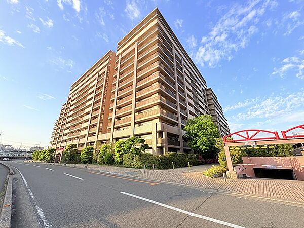 ＪＲ宇都宮線「東大宮」駅東口徒歩3分、提携駐車場もあります。エステート白馬東大宮店までお気軽にお問い合わせください。