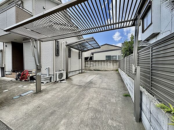 季節のお花を少し楽しむくらいなら、このくらいのスペースがちょうどいいかもしれません。