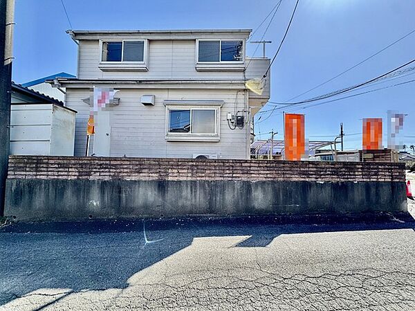 車通りの少ない閑静な住宅地、のびのびした子育てに適します。