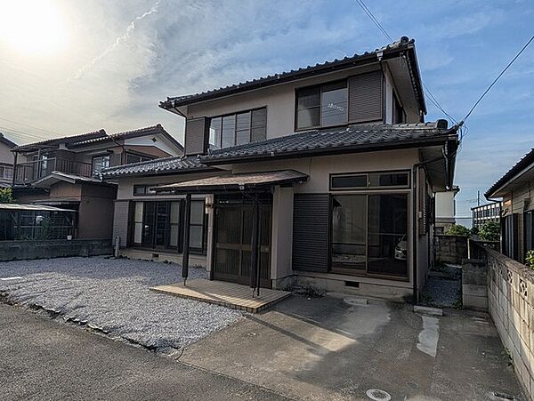 幹線道路から1本入った現地は、想像以上に静かに感じられます。
