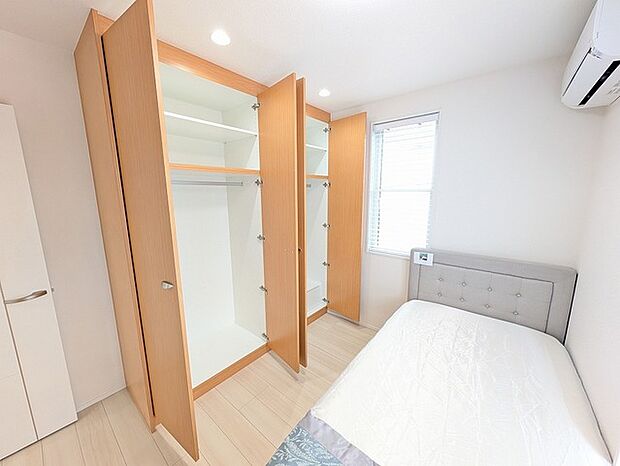 収納で、お部屋の中はいつもキレイに片付きそうですね。