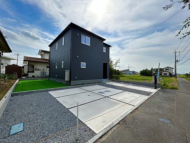 幹線道路から1本入った現地は、想像以上に静かに感じられます。