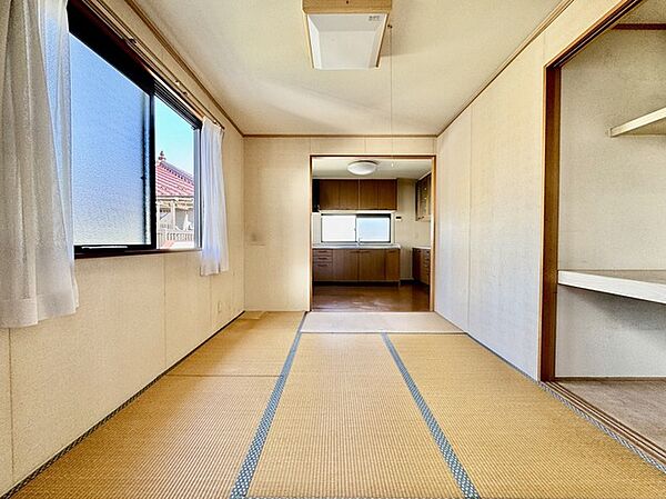 リフォーム工事前。家族団らんの時間も増えそうな、くつろぎのＬＤＫ。