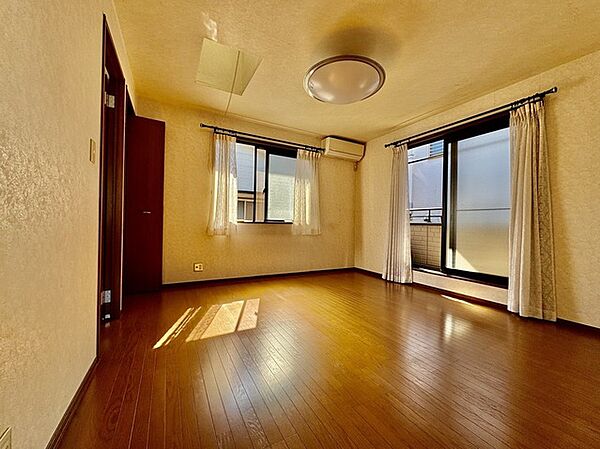 リフォーム工事前。この部屋だれの部屋にしようかな、なんて会話を現地で楽しんでください。