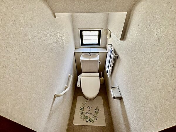 リフォーム工事前。清潔好きには欠かせないウォシュレット機能付き。