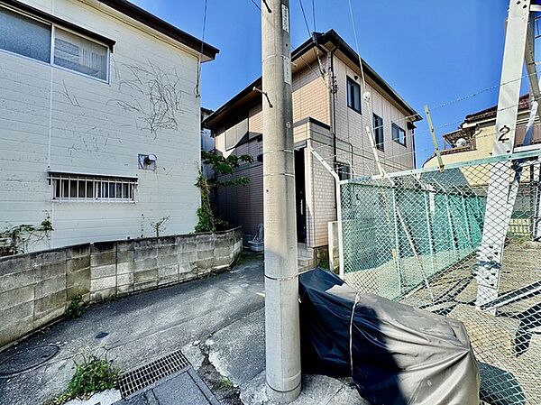 小さなお庭はメンテナンスが楽でちょうど良いかも知れませんね。