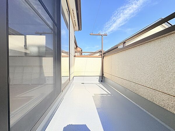 南面に広がるワイドバルコニー、明るい空間でのびのび過ごせるプランです。