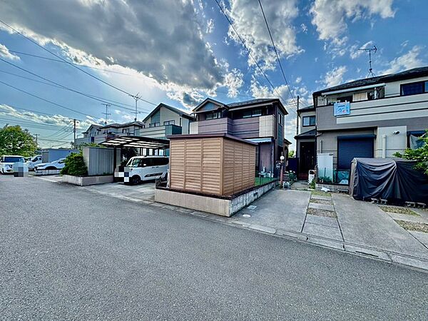 車通りの少ない閑静な住宅地、のびのびした子育てに適します。