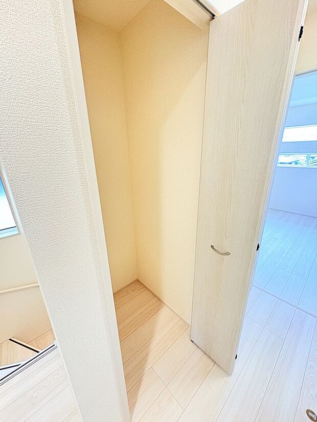 さっと物がしまえる共用部分の収納、新生活で大活躍するでしょう。