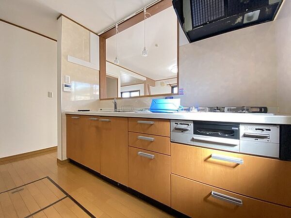 対面キッチンがご家族の温かい時間を演出。