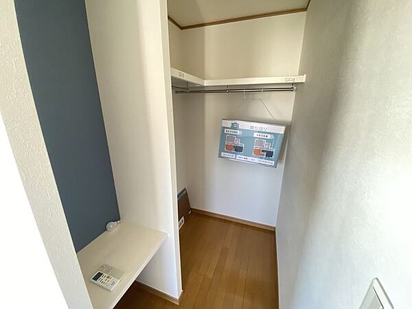 収納力と使い勝手がうれしいウォークインクローゼットがあります