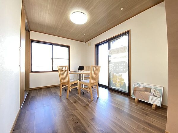 将来的には間仕切り可能な洋間。成長に合わせた間取り変更が可能なタイプ。