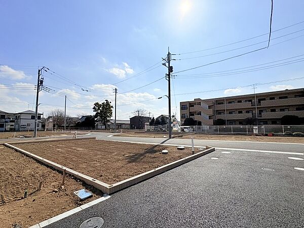南道路に面した、陽当たり良好な物件です。