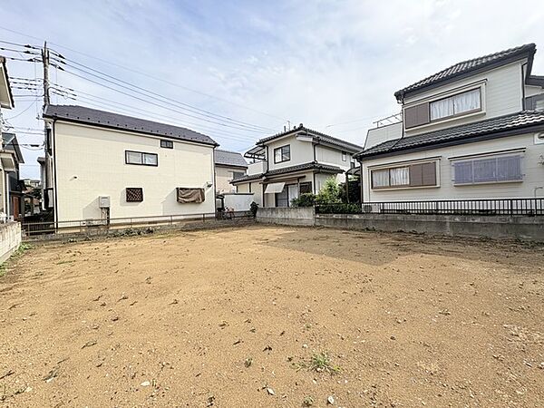 土地を見て、間取りが気になりましたら、すぐに図面を引ける設計士さんをご紹介することも出来ます。ご相談ください。