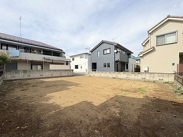 ご家族の思い出を育む、用途多彩な広々敷地、約56坪です。