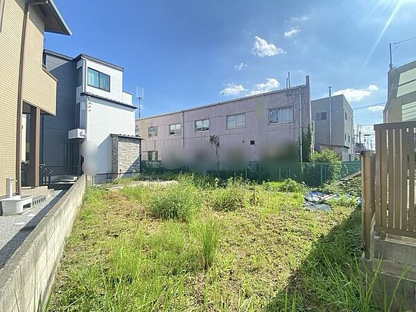 土地を見て、間取りが気になりましたら、すぐに図面を引ける設計士さんをご紹介することも出来ます。ご相談ください。