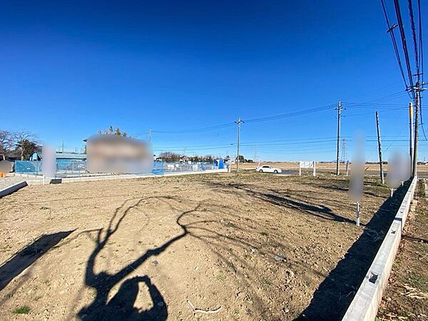 隣家とのゆとりにもこだわりを。広々敷地にご注目ください。