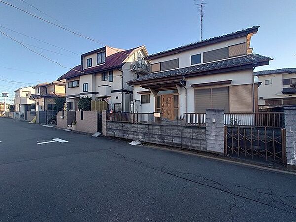 幹線道路から1本入った現地は、想像以上に静かに感じられます。