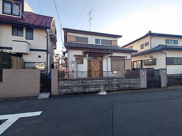駐車が苦手な方にも嬉しい、前面6ｍ道路に面した住まい。