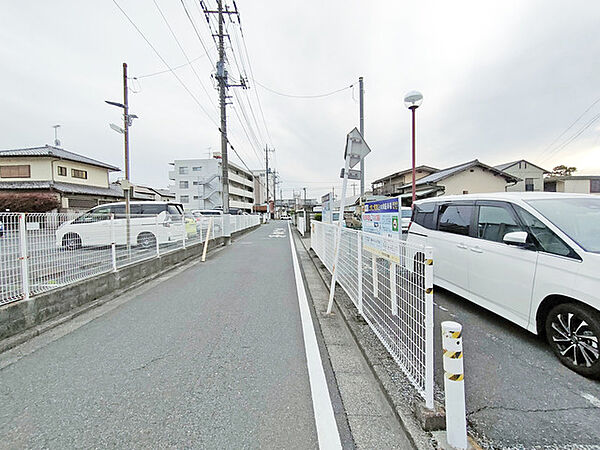 ＪＲ宇都宮線「東大宮」駅東口徒歩3分、提携駐車場もあります。エステート白馬東大宮店までお気軽にお問い合わせください。
