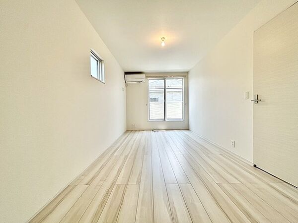 住宅街の2階南向きのお部屋です。日当たりはご覧のとおり。