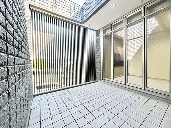 ゆとりの広さを確保したバルコニー。お布団を干すのも、この広さならラクラク。