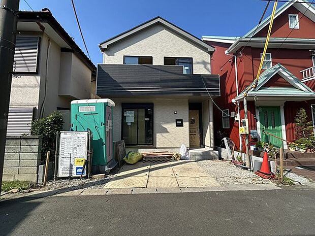 幹線道路から1本入った現地は、想像以上に静かに感じられます。