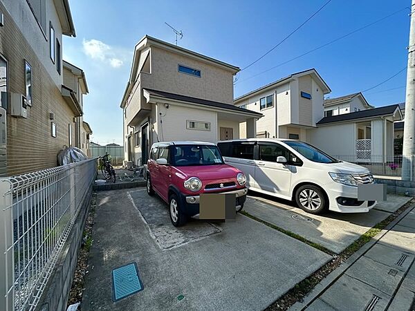 季節のお花を少し楽しむくらいなら、このお庭で十分かも。