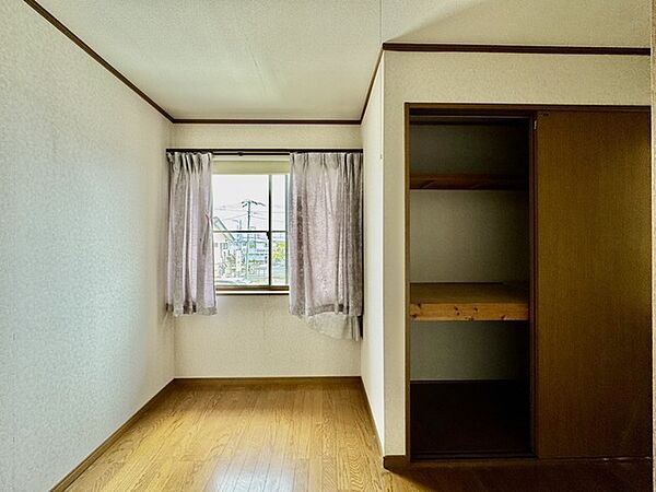 収納力と使い勝手がうれしいウォークインクローゼットがあります