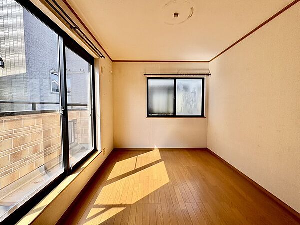 リフォーム工事前。2階部分のお部屋の日当たりは、ご覧の通り明るいです。