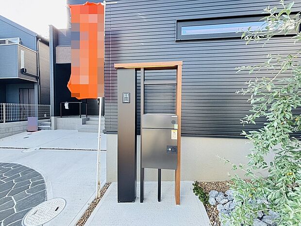 Ａ4サイズの郵便物もスッと入る、機能性の高い郵便受け。 